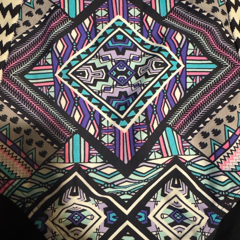 Geometric Patterned Bikini - Picture 4 of 13